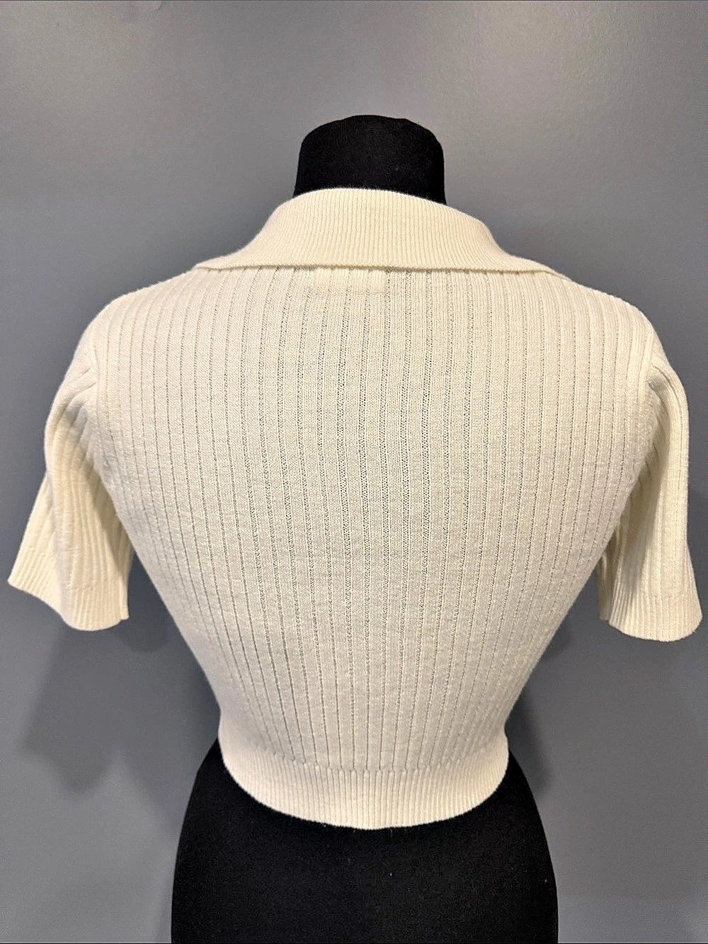 Ardene V-Neck Sweater in White Size Medium Like New - Picture 2 of 5